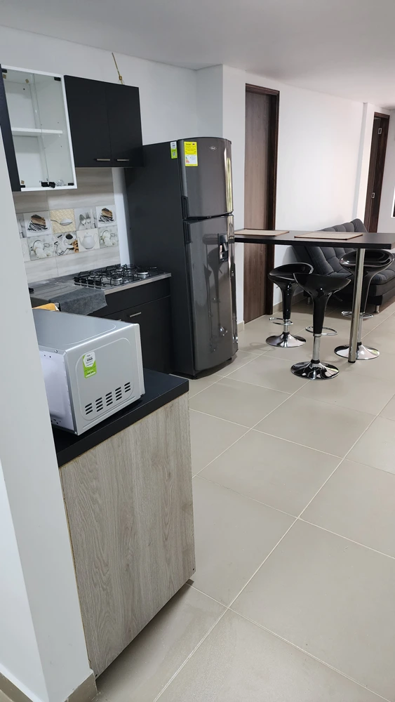 cocina-con-barra-comedor-apto-2a