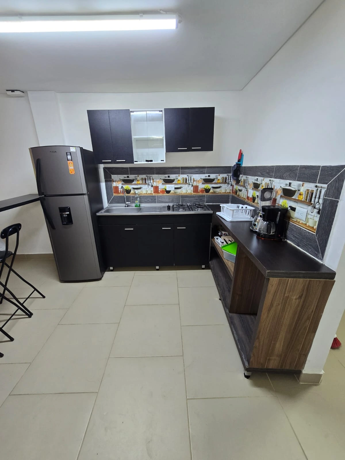 vista-de-la-cocina-equipada-apto-3a